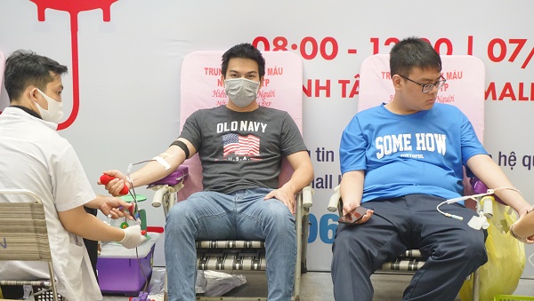Ngày hội hiến máu nhân đạo: Hơn 200 khách tham gia hiến máu