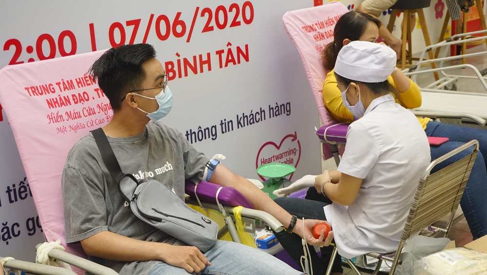 Ngày hội hiến máu nhân đạo: Hơn 200 khách tham gia hiến máu